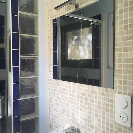 Prázdninový dům Maisonnette En Foret A 5min Du Centre Forcalquier